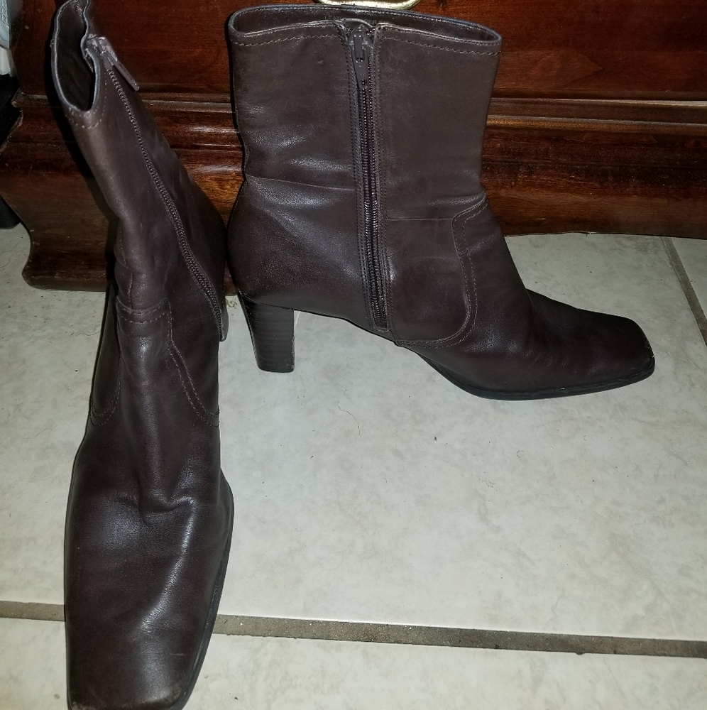 Boot - Picture 2 of 2